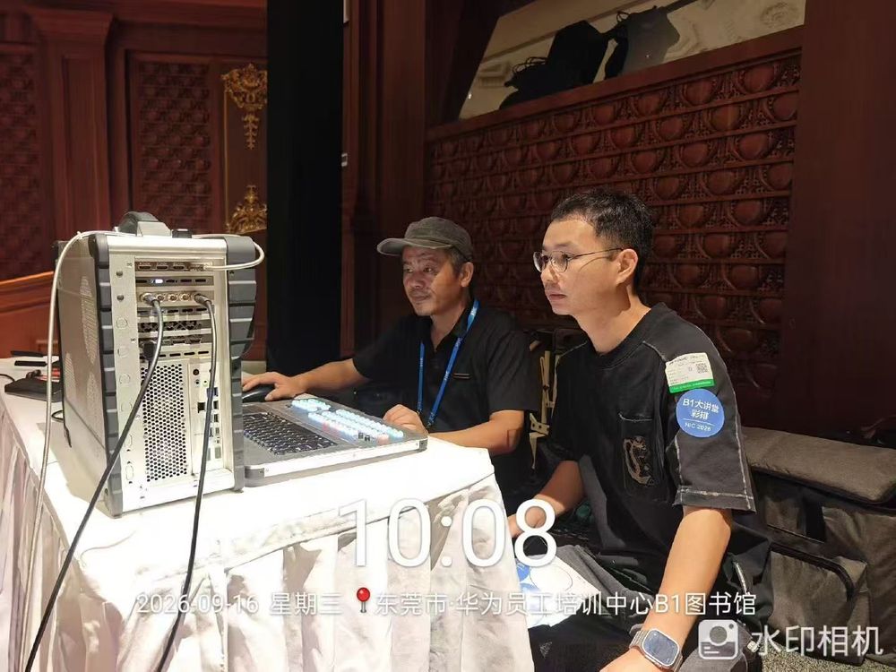 HIC 2026直播现场导播与技术人员操作