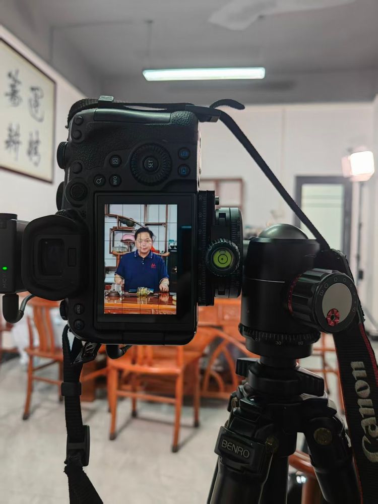 创始人IP短视频拍摄中的相机取景与灯光布置