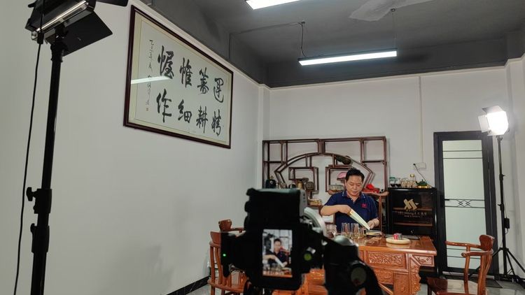 火凤凰自动焊接机械创始人IP内容拍摄现场